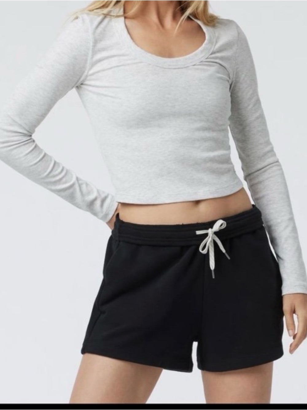 Vuori pose scoop long sleeve